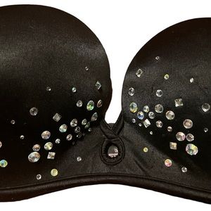Victoria’s Secret Bombshell Strapless bra. No straps, good condition.